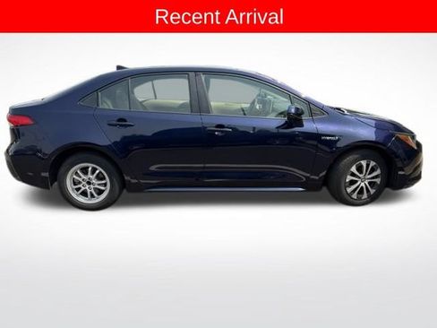 Used 2021 Toyota Corolla LE FWD image 2