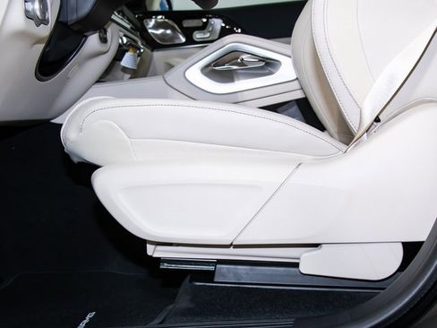 New 2026 Mercedes-Benz GLS 580 4MATIC image 15