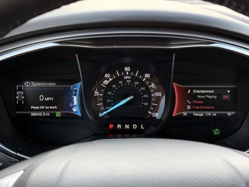 Used 2018 Ford Fusion SE w/ Equipment Group 602A FWD image 27
