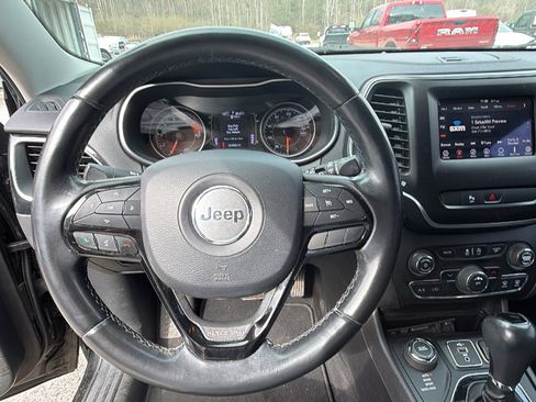Used 2019 Jeep Cherokee Latitude Plus image 25