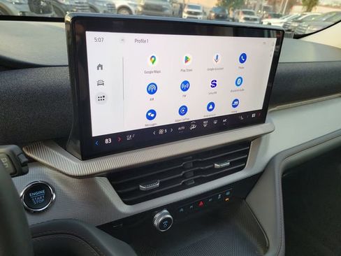 Used 2025 Ford Explorer Active w/ Active Comfort Package image 8