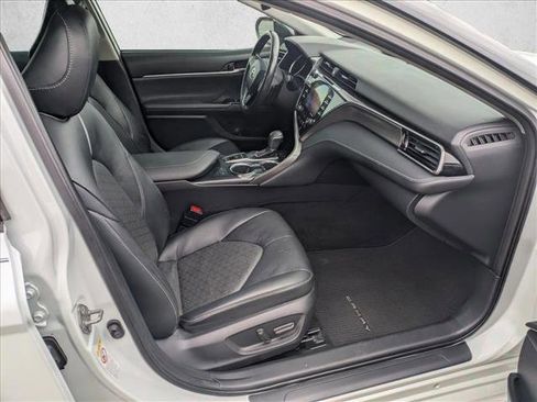 Used 2019 Toyota Camry XSE FWD image 18