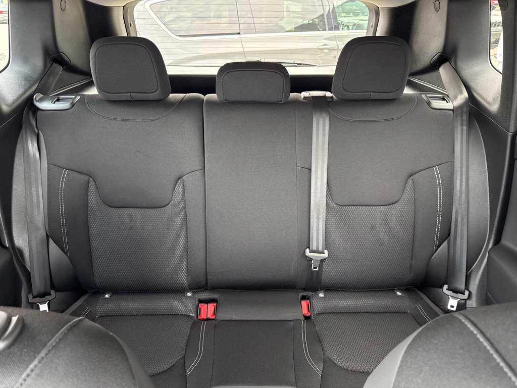 Used 2023 Jeep Renegade Altitude AWD/4WD image 40