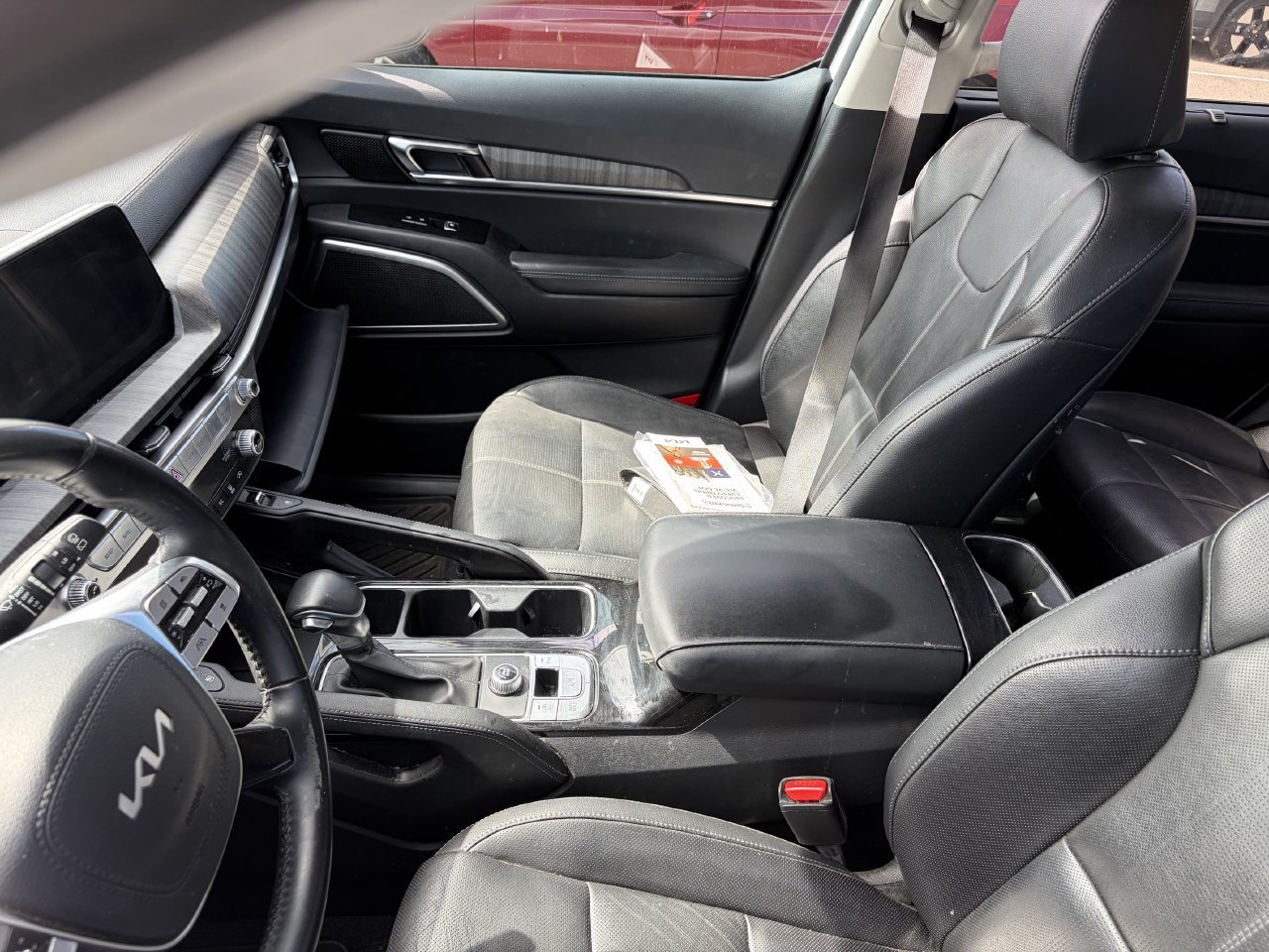 Used 2024 Kia Telluride EX w/ EX Captain's Chair Package FWD image 7