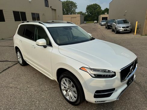 Used 2017 Volvo XC90 T6 Momentum w/ Vision Package AWD/4WD image 13