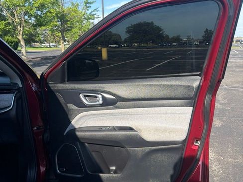 Used 2022 Jeep Compass Latitude w/ Sun and Sound Group AWD/4WD image 26