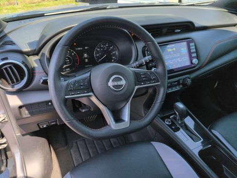 Used 2023 Nissan Kicks SR w/ SR Premium Package FWD image 16