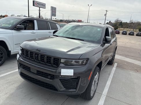 New 2026 Jeep Grand Cherokee L Limited image 1