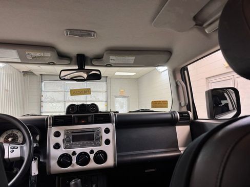 Used 2012 Toyota FJ Cruiser 4WD w/ Convenience Pkg image 19