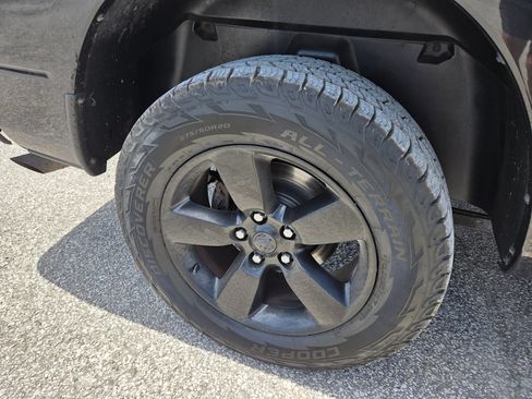 Used 2018 RAM 1500 Express w/ Black Ram 1500 Express Group AWD/4WD image 10