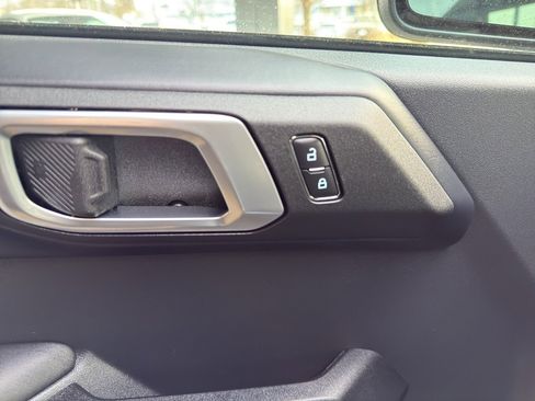 New 2025 Ford Bronco Outer Banks w/ Black Appearance Package image 15