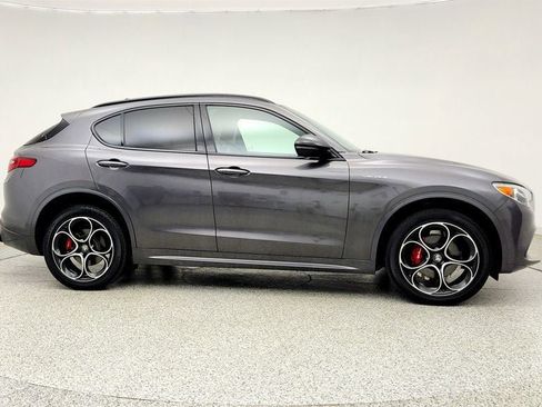Used 2022 Alfa Romeo Stelvio Veloce AWD/4WD image 4