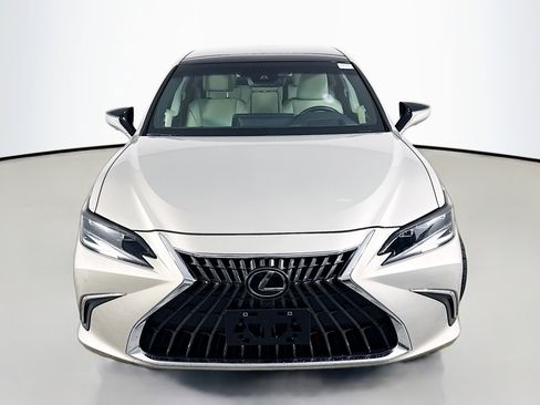 Used 2022 Lexus ES 350 Ultra Luxury w/ Accessory Package 2 FWD image 2