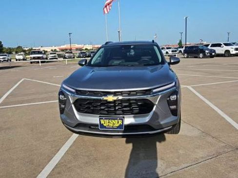 Certified 2024 Chevrolet Trax LT w/ Sunroof Package FWD image 3