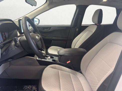 Used 2023 Ford Escape Active w/ Tech Pack #1 FWD image 8