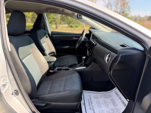 Used 2018 Toyota Corolla LE image 16