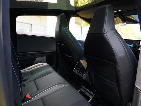 Used 2024 Tesla Cybertruck AWD Crew Cab image 22