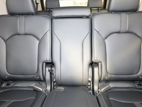 New 2025 Honda Pilot Touring image 11