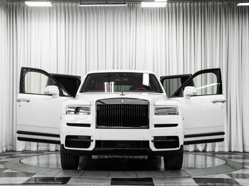 Used 2023 Rolls-Royce Cullinan Black Badge w/ Dark Exterior Package image 4