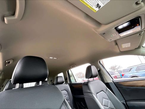 Used 2025 Volkswagen Atlas SE image 12