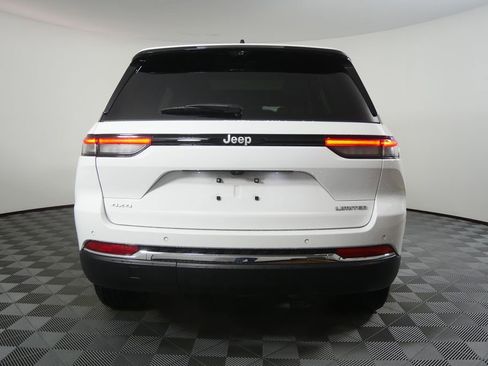 Used 2024 Jeep Grand Cherokee Limited w/ Luxury Tech Group II AWD/4WD image 4