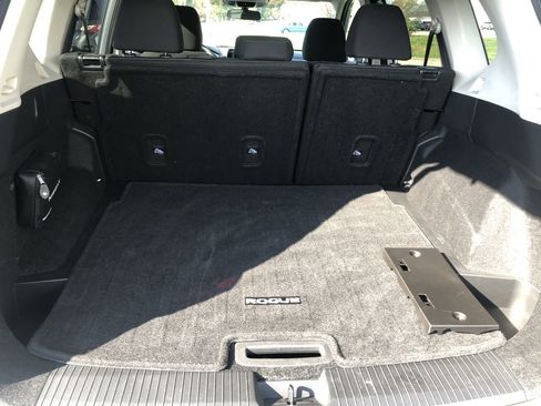 Used 2025 Nissan Rogue SV image 9