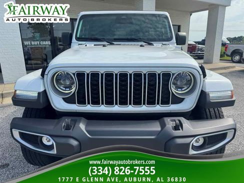 Used 2025 Jeep Wrangler Unlimited Sahara w/ Safety Group AWD/4WD image 3