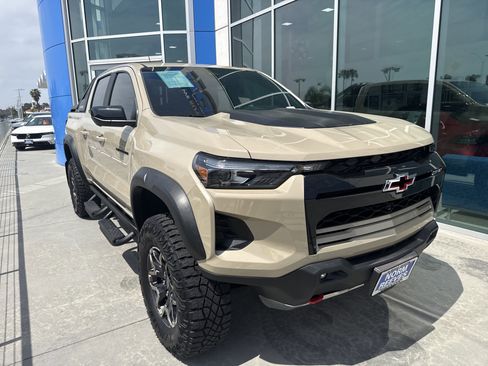 Used 2024 Chevrolet Colorado ZR2 w/ LPO, Flex Utility Package AWD/4WD image 8