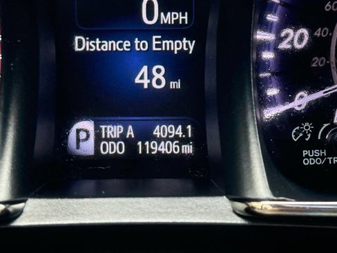 Used 2016 Toyota Avalon XLE Plus w/ Preferred Accessory Package FWD image 28