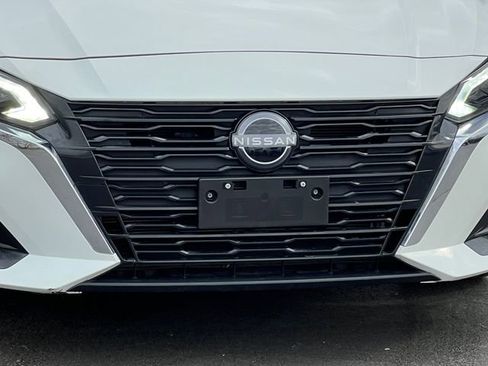 Used 2025 Nissan Altima 2.5 SV FWD image 30