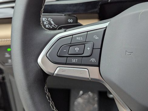 Certified 2025 Volkswagen Atlas Cross Sport SE FWD image 28