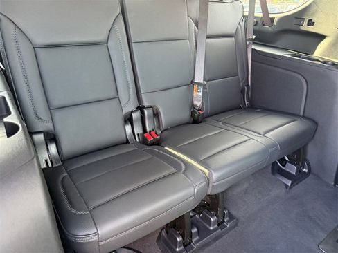 Used 2025 GMC Yukon XL Denali image 28