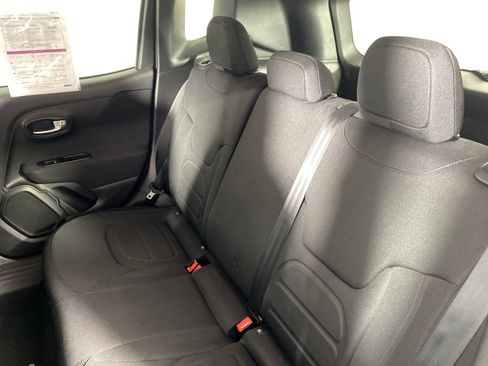Used 2020 Jeep Renegade Latitude w/ Cold Weather Group AWD/4WD image 32