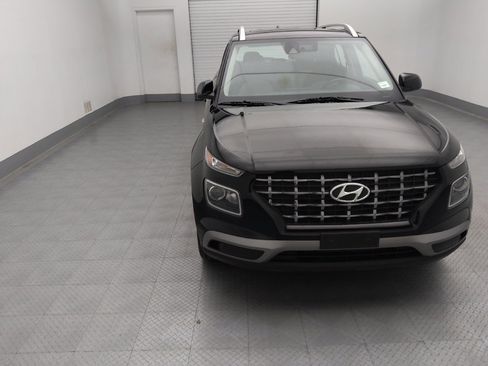 Used 2022 Hyundai Venue SEL FWD image 14