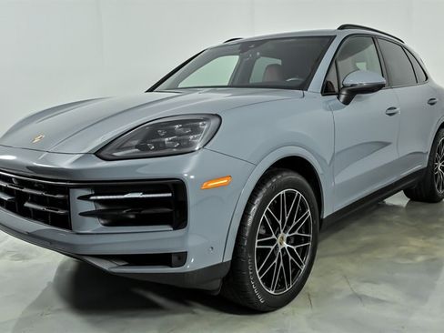 Used 2025 Porsche Cayenne AWD/4WD image 5