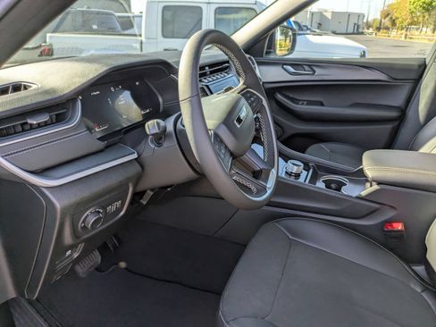 New 2025 Jeep Grand Cherokee Altitude RWD image 8
