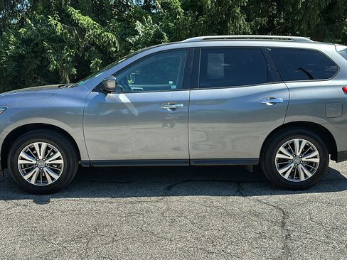 Used 2020 Nissan Pathfinder SV AWD/4WD image 29