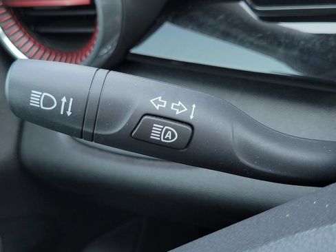 Used 2025 Chevrolet Trax RS w/ Driver Confidence Package FWD image 28