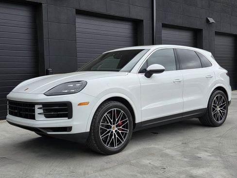 Certified 2024 Porsche Cayenne S image 1