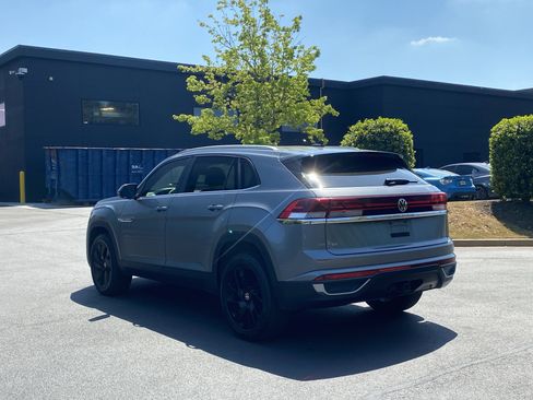 Used 2024 Volkswagen Atlas Cross Sport SE w/ Panoramic Sunroof Package image 13