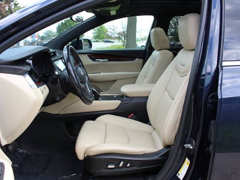 Used 2017 Cadillac XT5 Luxury AWD/4WD image 14