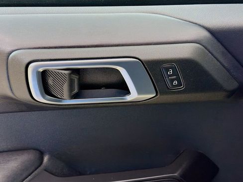 Used 2025 Ford Bronco Badlands image 29