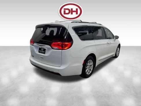 Used 2020 Chrysler Pacifica Touring-L FWD image 12