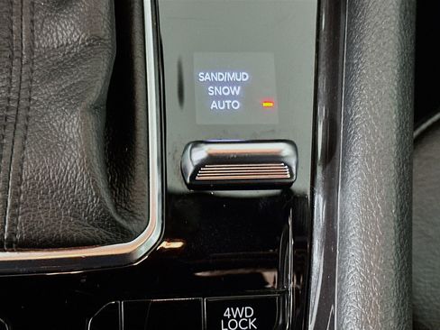 Used 2024 Jeep Compass Latitude image 25