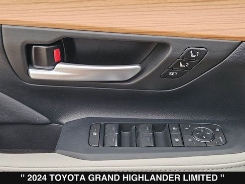 Used 2024 Toyota Grand Highlander AWD image 15