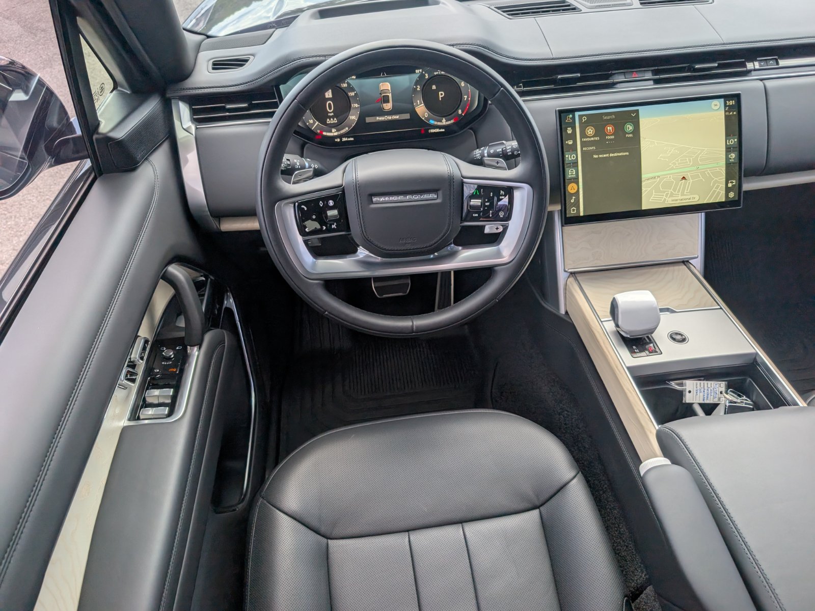 Used 2024 Land Rover Range Rover SV AWD/4WD image 10