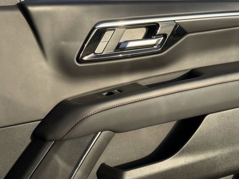 Certified 2025 Chevrolet Suburban RST image 28