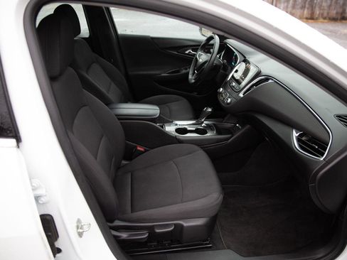 Used 2018 Chevrolet Malibu LT image 15