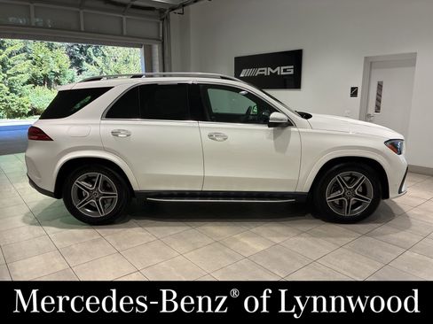 Used 2026 Mercedes-Benz GLE 580 4MATIC image 3