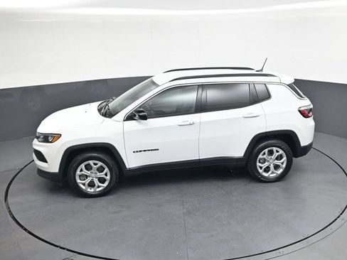 Used 2024 Jeep Compass Latitude AWD/4WD image 28